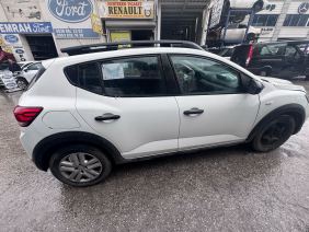 Dacia Sandero Stepway Çıkma Sağ Ön Kapı Beyaz Renk